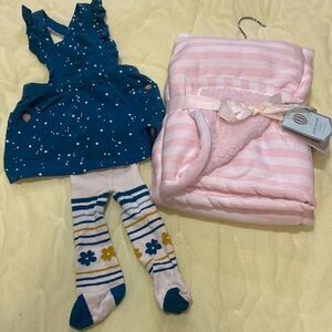 Infant 0-3 month Girl’s Skirtall Outfit & Blanket